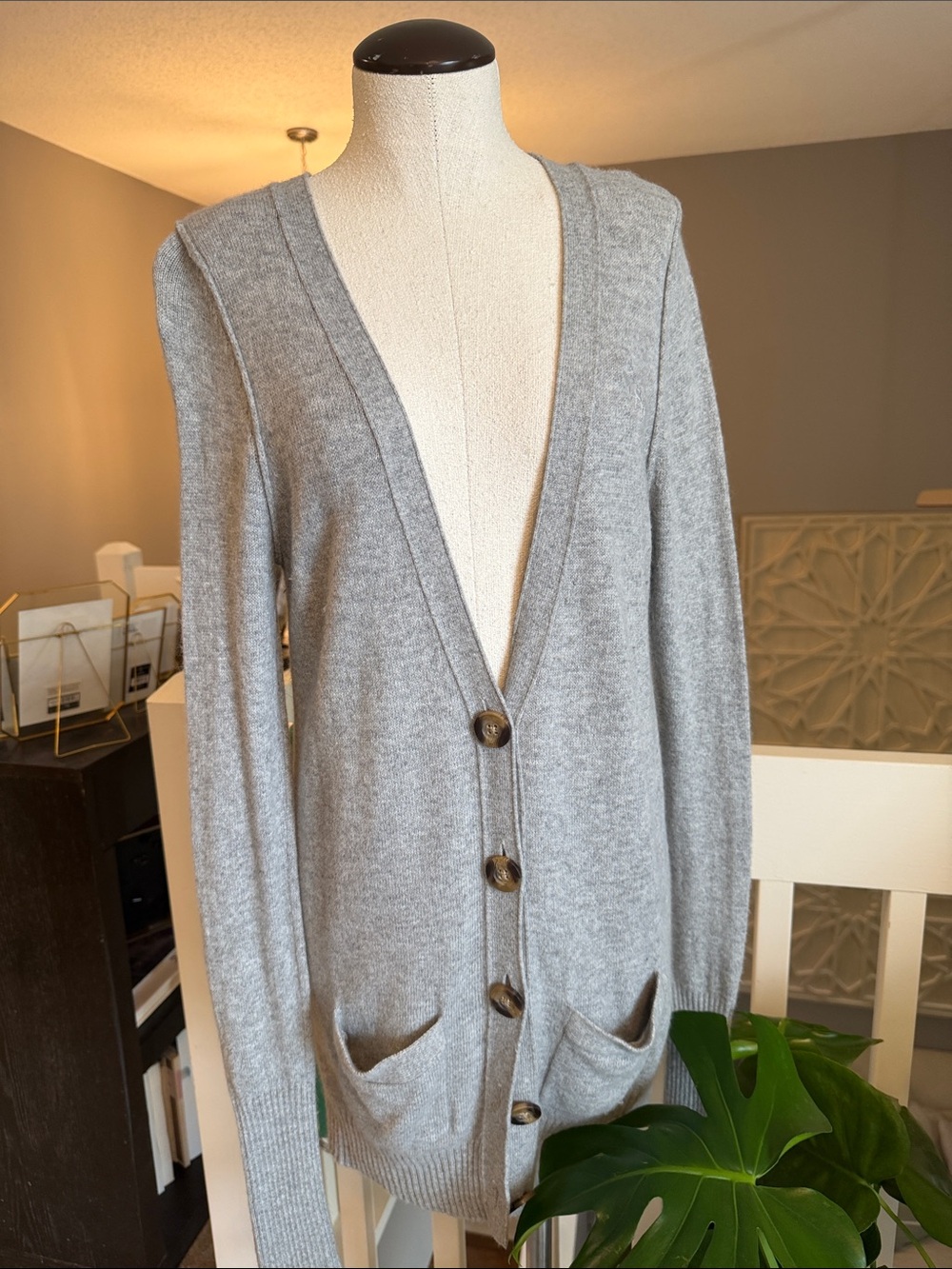 Abercrombie Grey V-Neck Button Cardigan Sweater - Women
